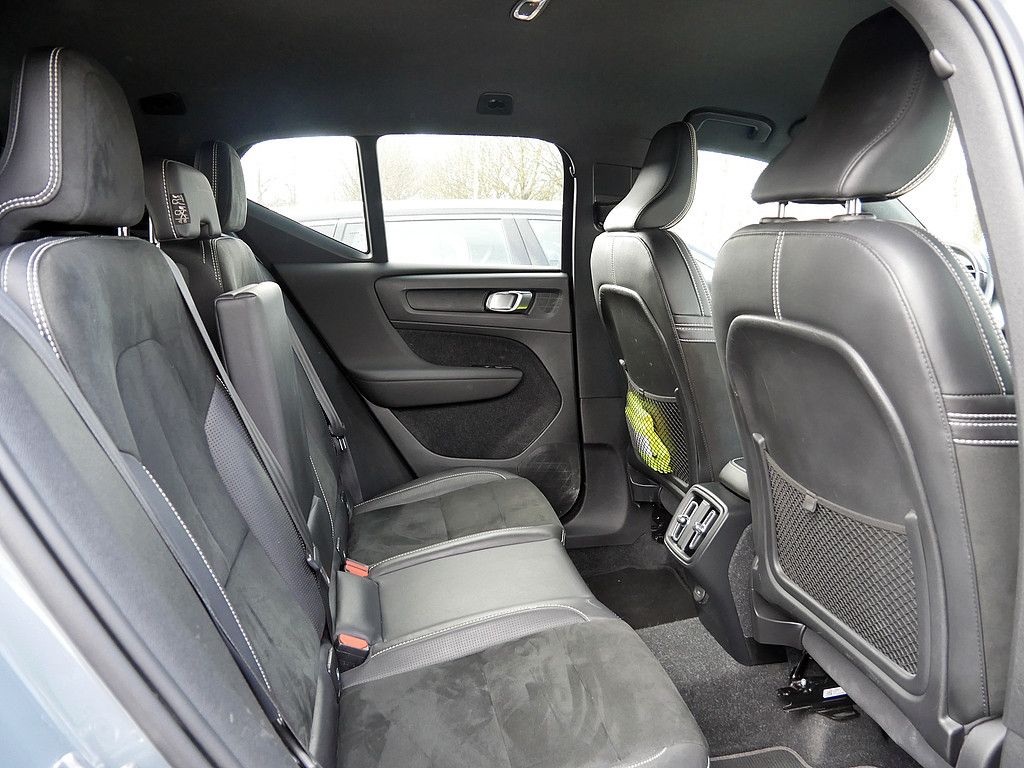 Volvo XC40 D4 AWD R Design ACC, AHK foto 8