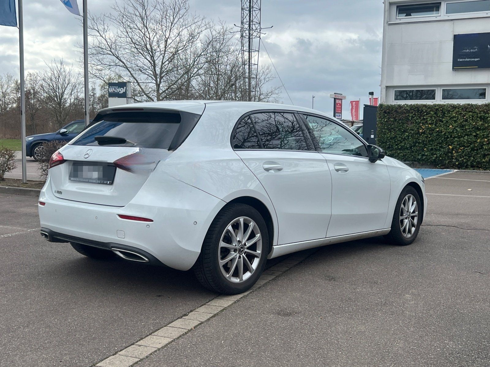 Mercedes-Benz A 180 Automat Spurhalte-&Parkassist+Navi+AHK+LED foto 5