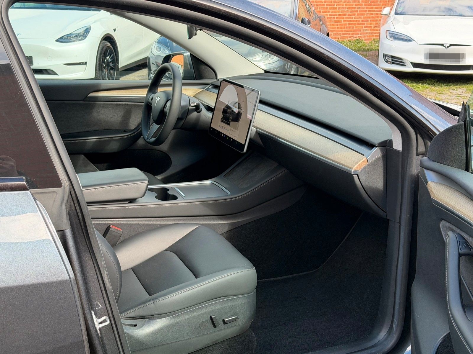 Tesla Model Y Basis RWD / 1.Hand / AHK / 19% MwSt foto 11