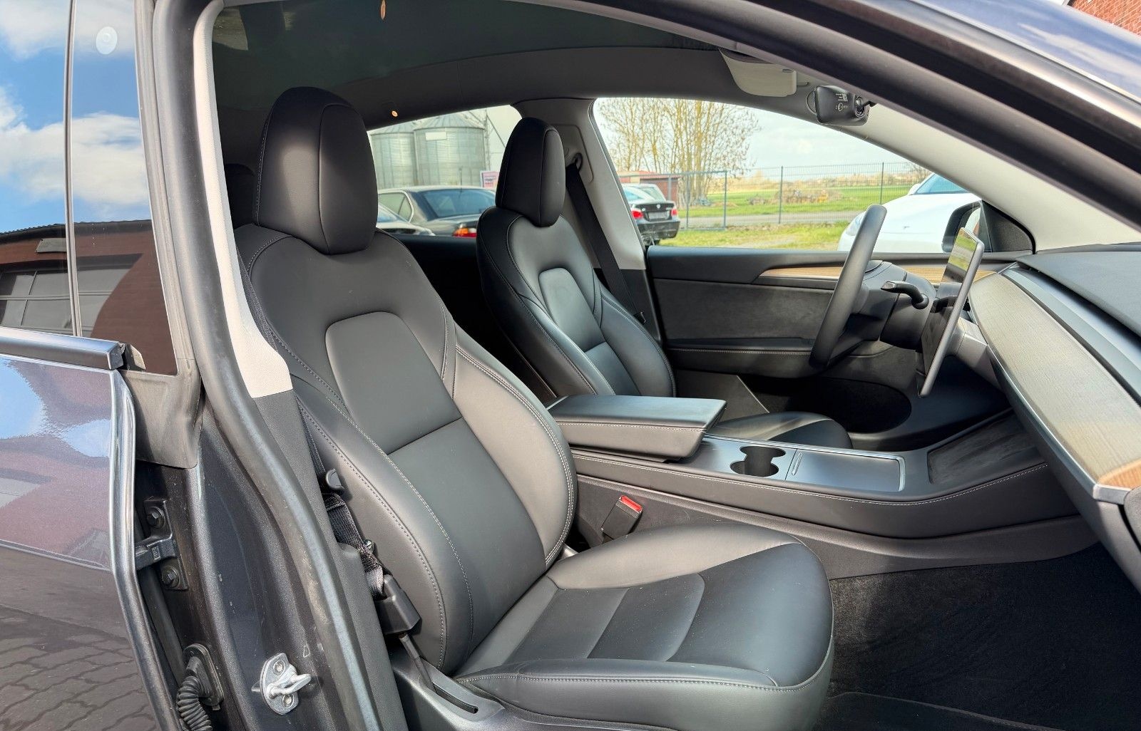 Tesla Model Y Basis RWD / 1.Hand / AHK / 19% MwSt foto 12