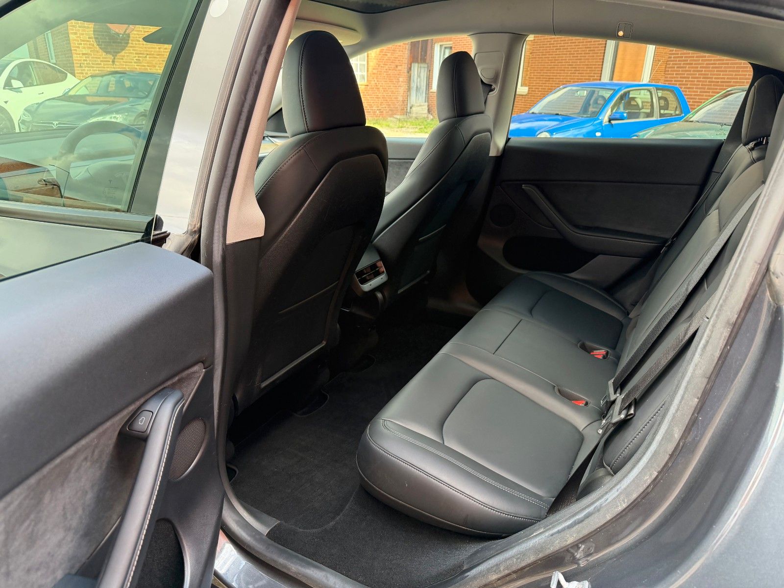 Tesla Model Y Basis RWD / 1.Hand / AHK / 19% MwSt foto 23