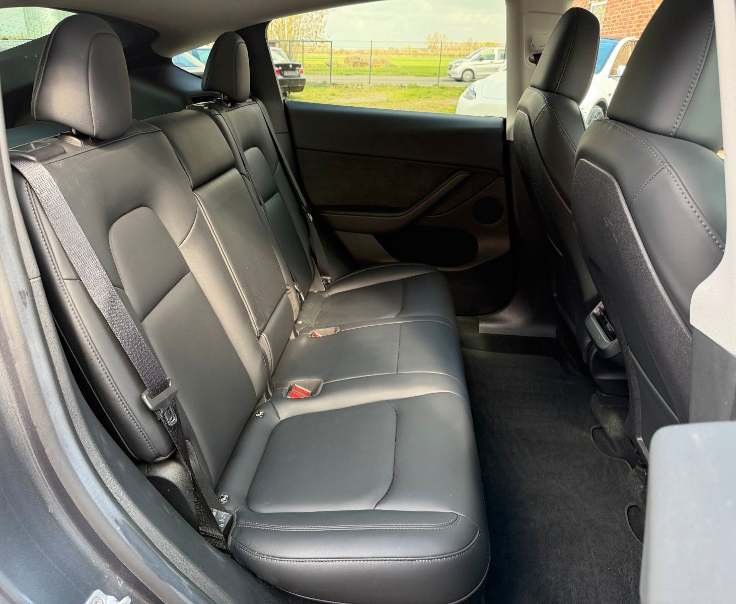 Tesla Model Y Basis RWD / 1.Hand / AHK / 19% MwSt foto 25