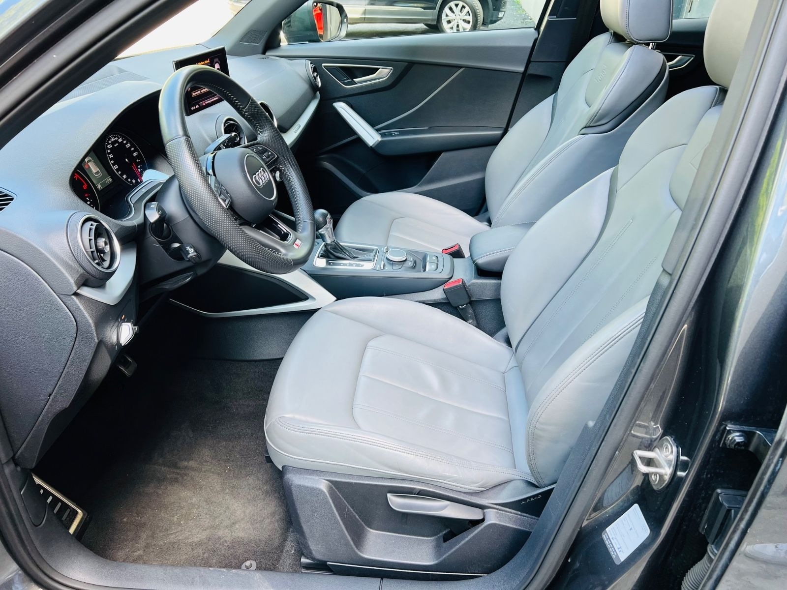Audi Q2 quattro S-Line /Leder /Schiebedach/Navi /AHK foto 8