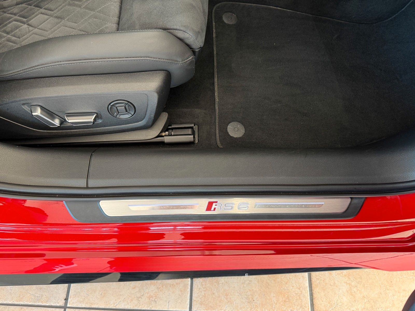 Audi RS6Avant4.0TFSI quattro/PANO/AHK/B&O/MwstVAT foto 19