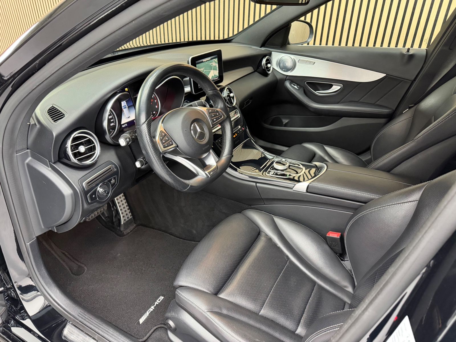 Mercedes-Benz C 180 T-Modell AMG-Line*Leder*LED*RFK*19 Zoll foto 6