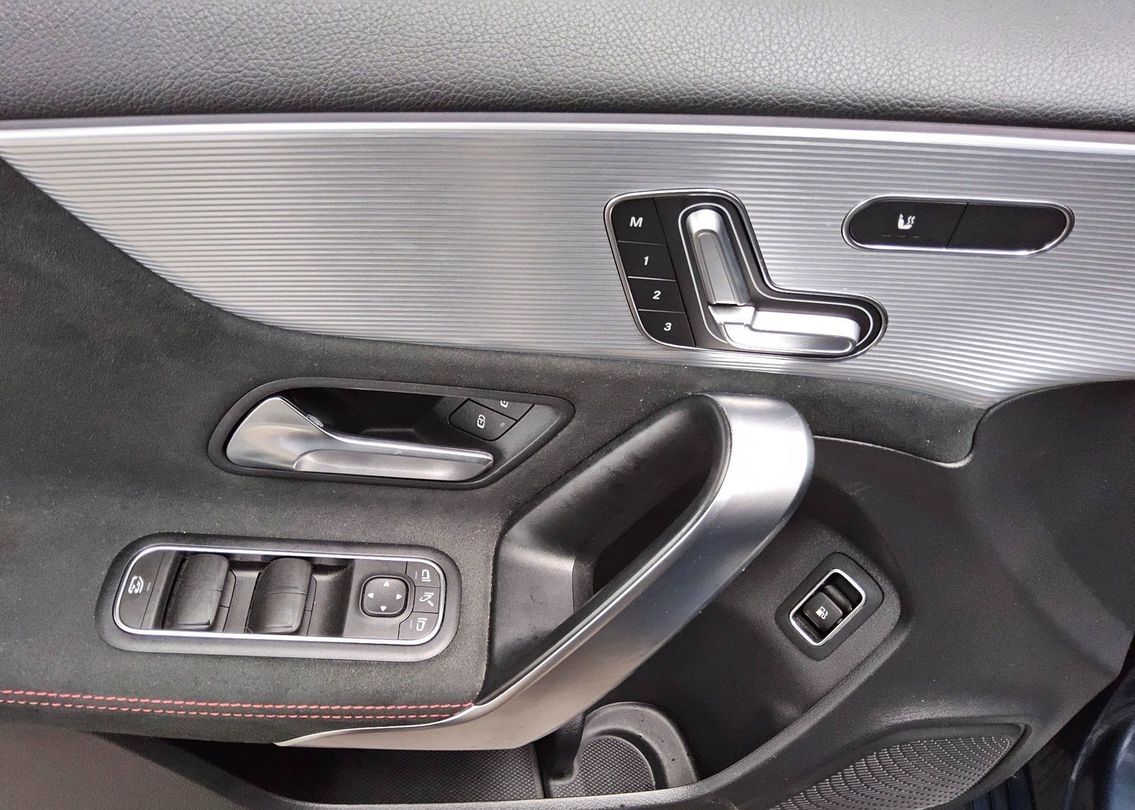 Mercedes-Benz A 250 e AMG-Line Navi LED Pano PDC Shz Tempomat foto 10