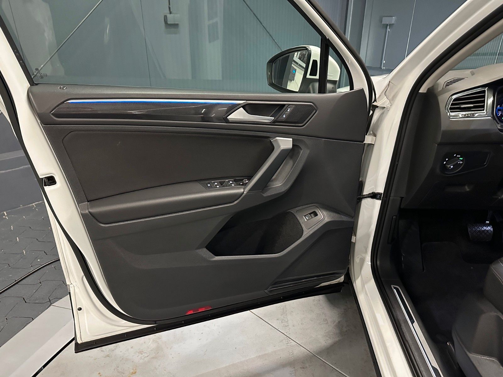 Volkswagen Tiguan Elegance 4Motion *19Zoll*Standhzg*AHK*KAM foto 13