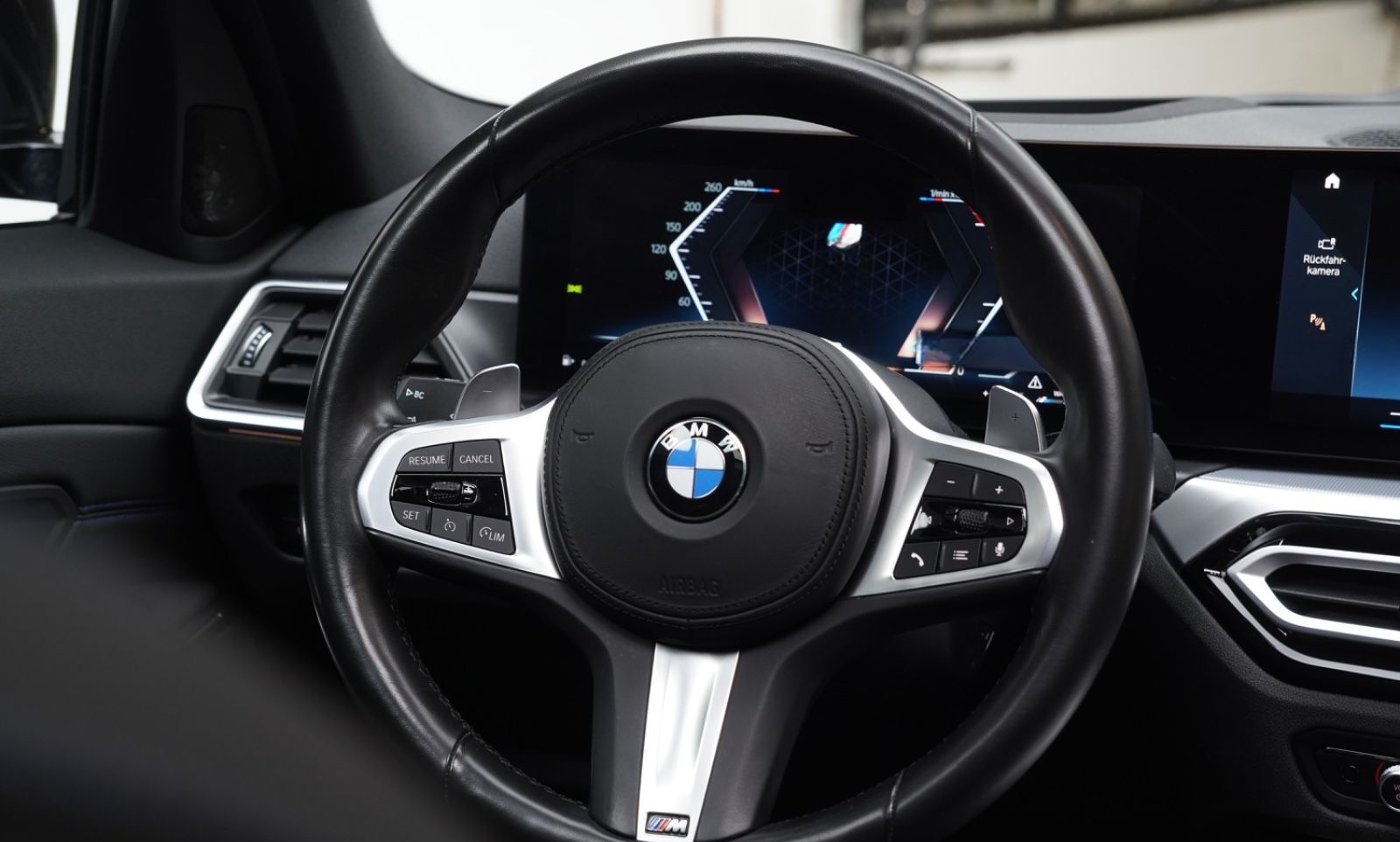 BMW 330d Touring M-Sport*Pano*H&K*AdaptiveLED*Kamera foto 16