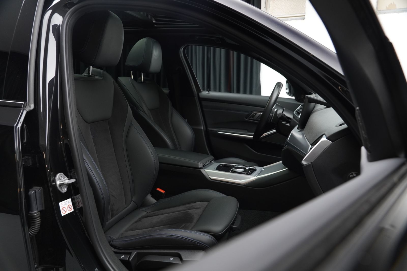 BMW 330d Touring M-Sport*Pano*H&K*AdaptiveLED*Kamera foto 17