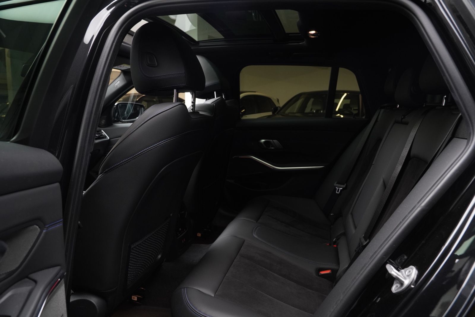 BMW 330d Touring M-Sport*Pano*H&K*AdaptiveLED*Kamera foto 18