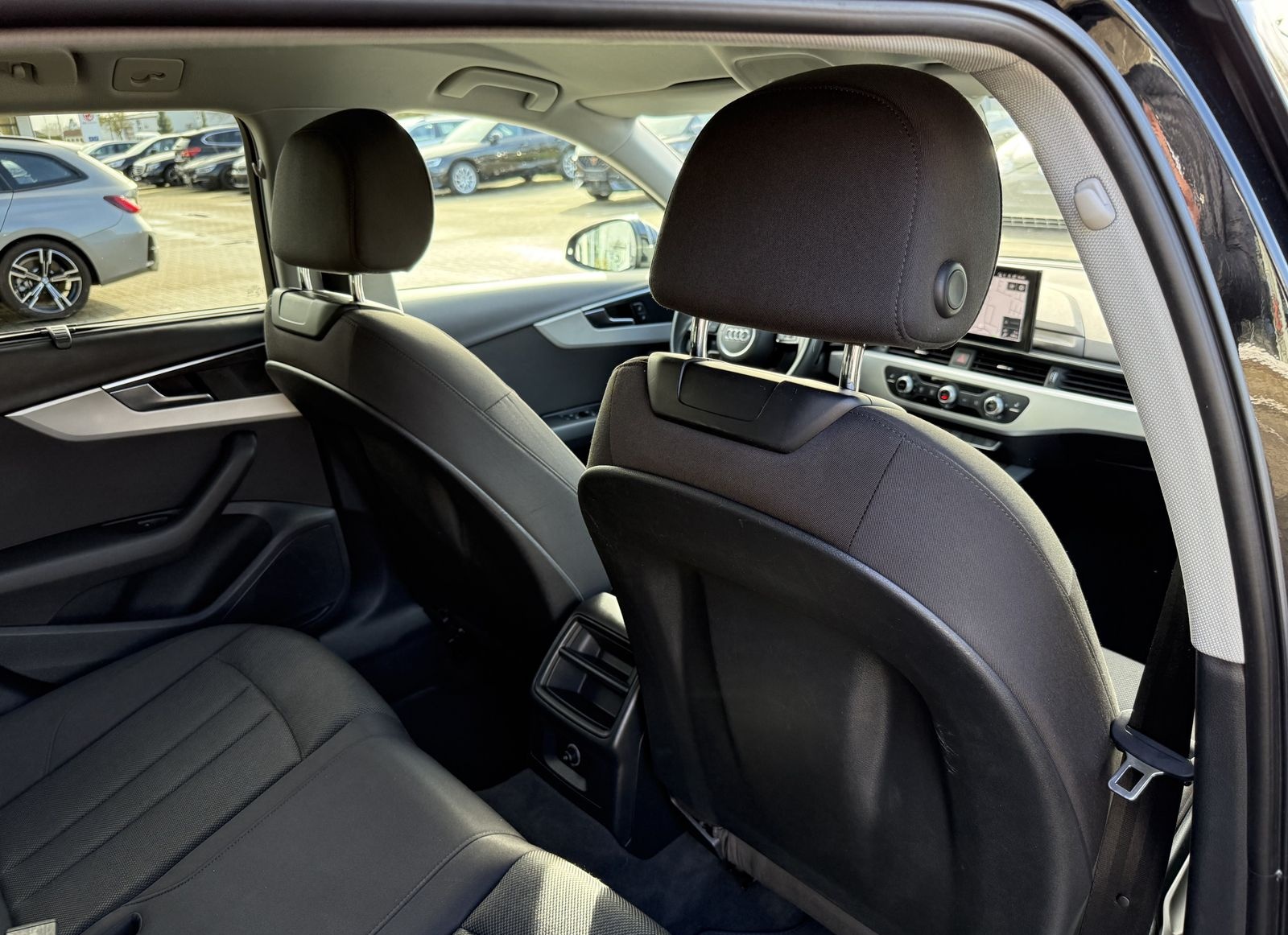 Audi A4 35 TFSI S-Tronic,Sitzheizung,Kessy,Navi,3,99% foto 23