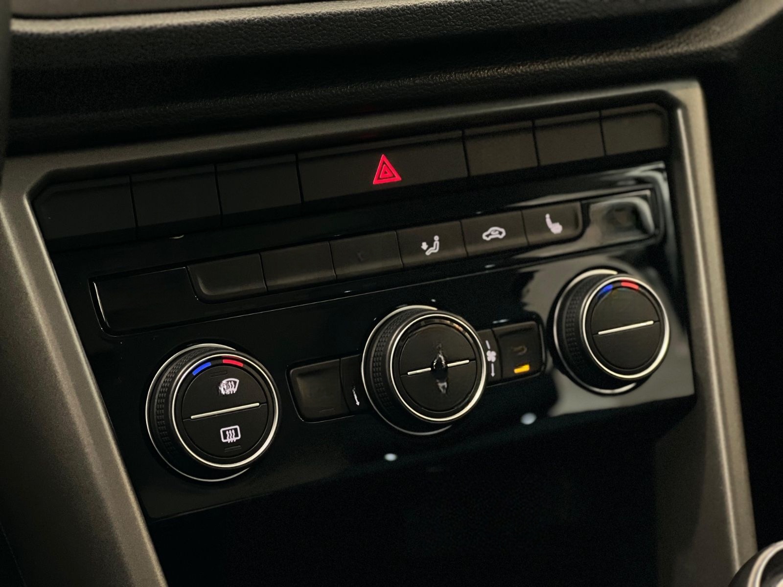 Volkswagen T-ROC 2.0TDI*NAV*STYLE*SHZ*MFL*AHK*PDC*17"1-HAND foto 14