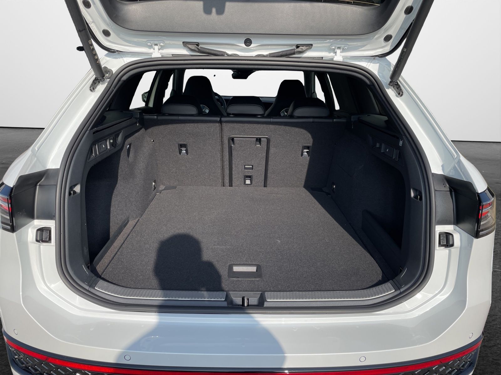 Volkswagen Passat Variant 2.0 TDI DSG 4M R-Line  AHK Navi L foto 13