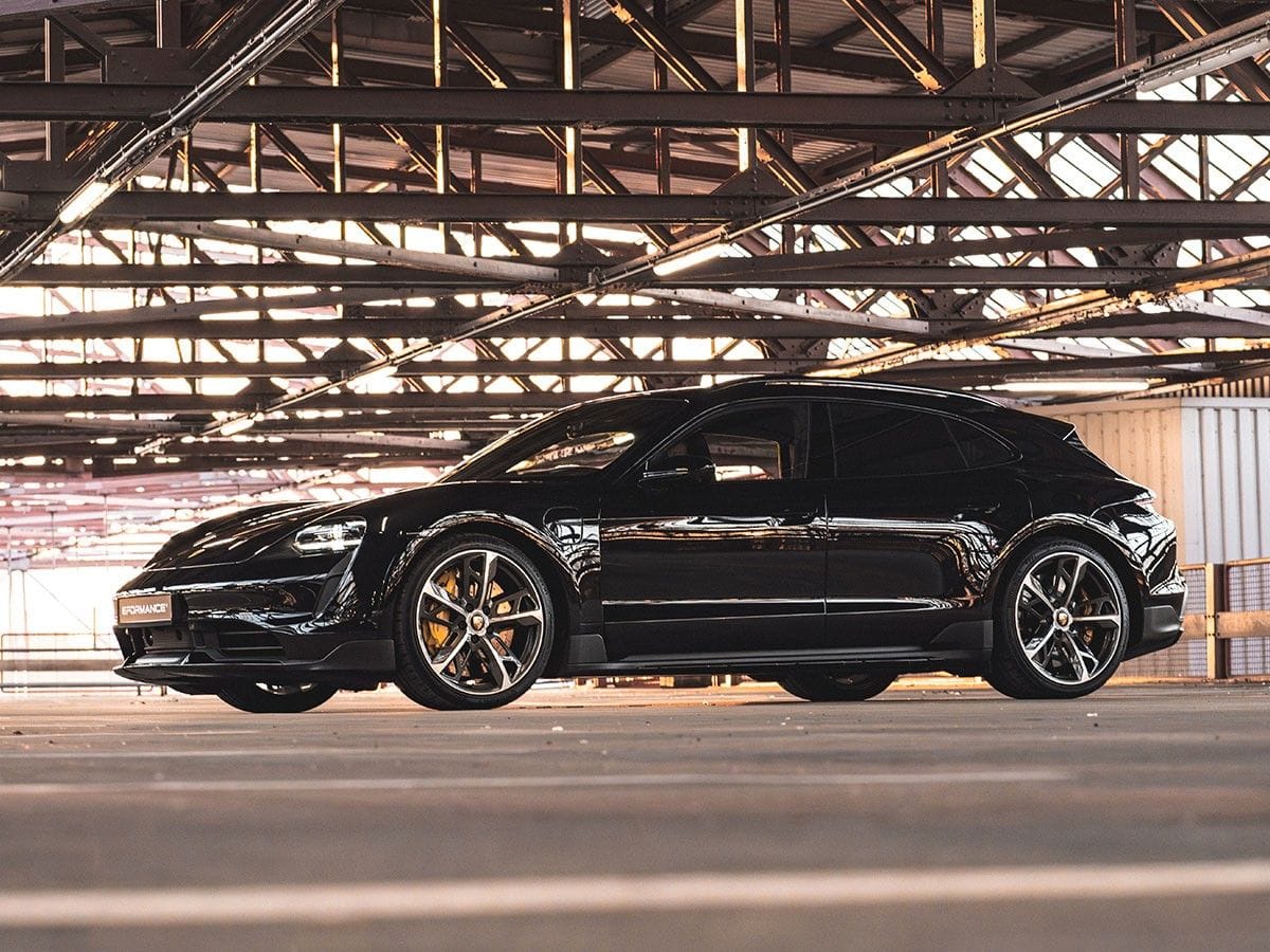 Porsche Taycan Turbo S Cross Turismo Offroad-Design P foto 3