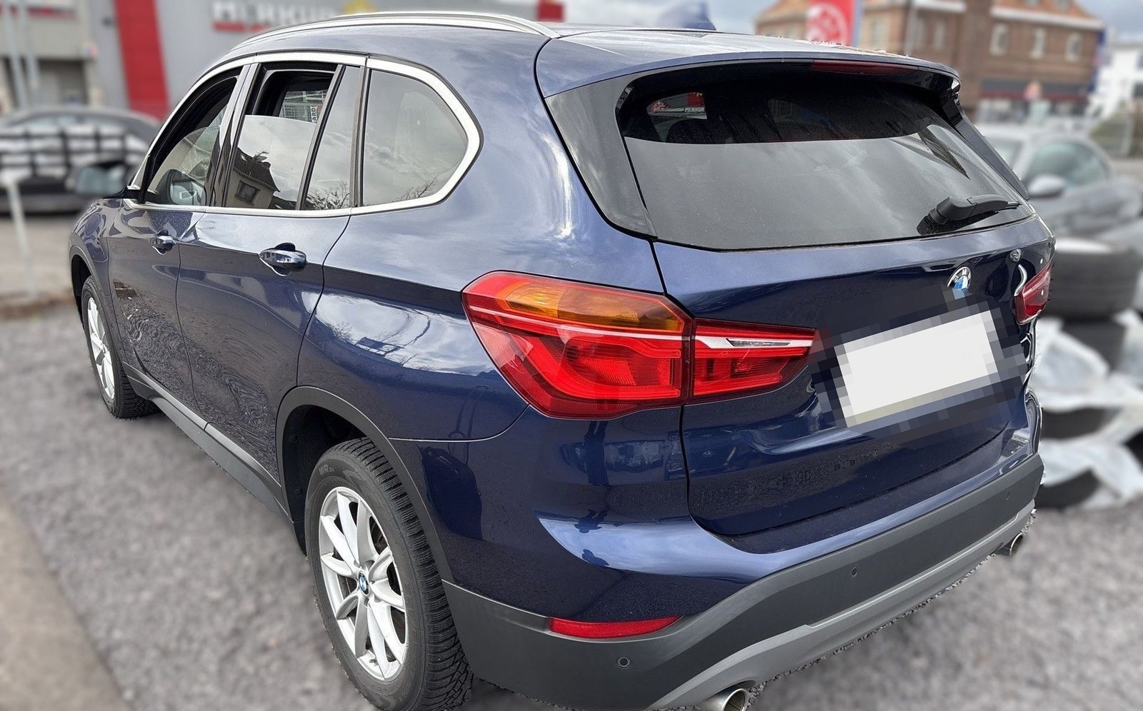 BMW X1 sDrive18d AHK/CAM/LED/HIFI foto 3