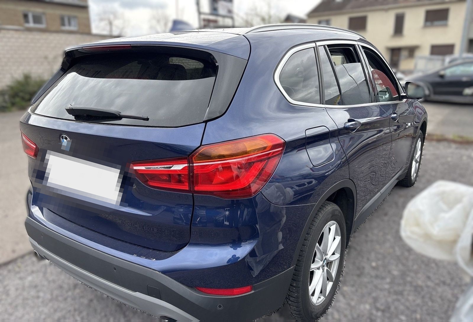 BMW X1 sDrive18d AHK/CAM/LED/HIFI foto 4