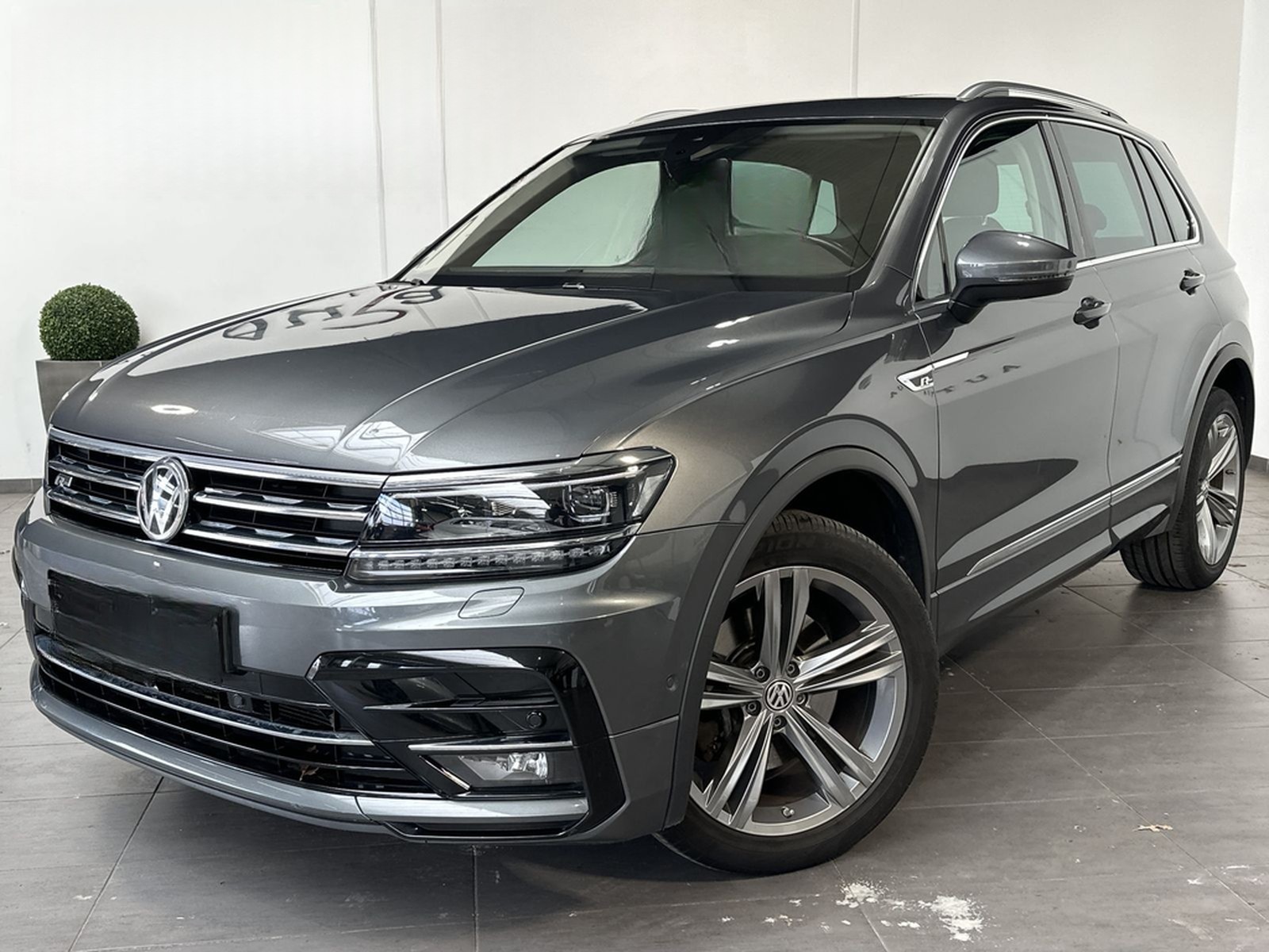 Volkswagen Tiguan 2.0 TSI 4M R-Line NAV+LED+AHK+KAM+PANO+AC foto 2