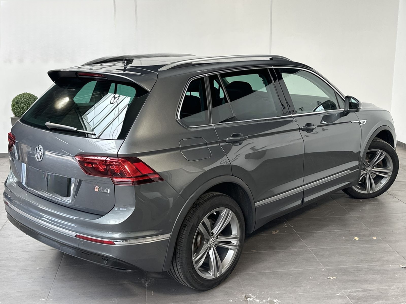 Volkswagen Tiguan 2.0 TSI 4M R-Line NAV+LED+AHK+KAM+PANO+AC foto 5
