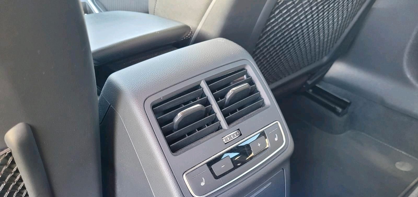 Audi A4 Avant b9 2.0 TDI quattro, foto 12