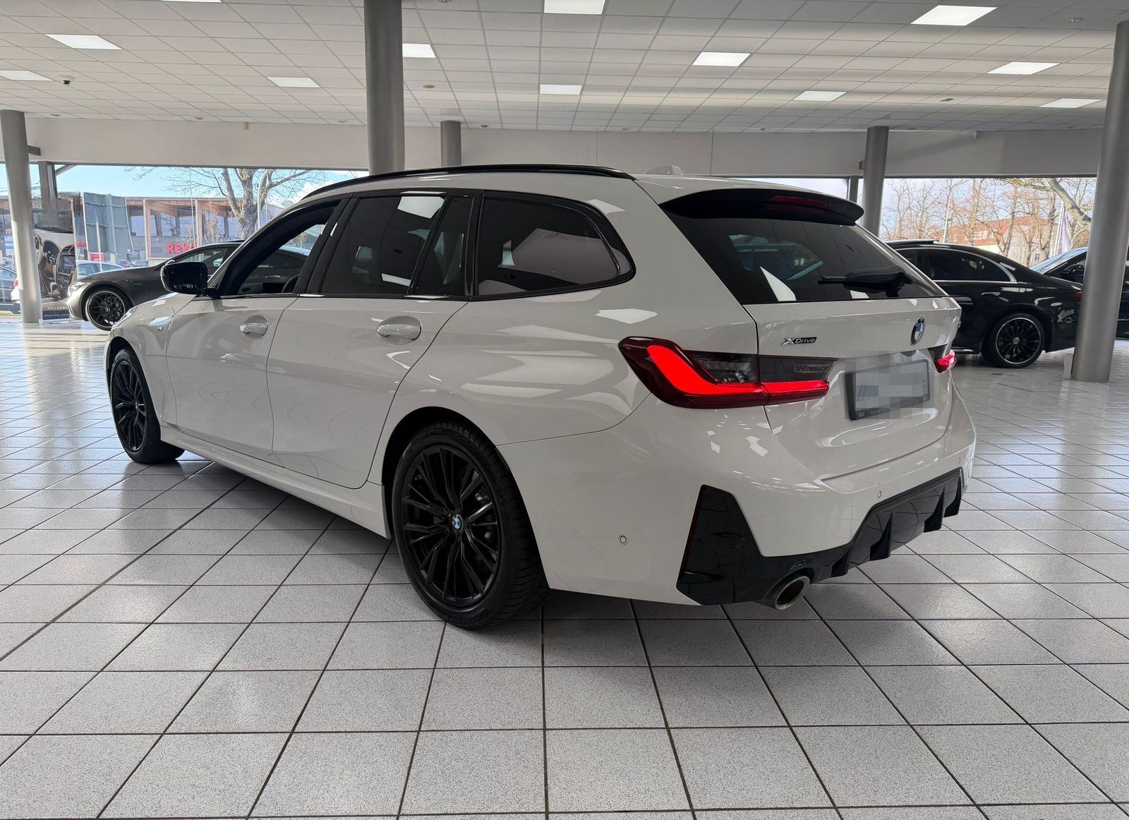BMW 330 i xDrive Touring M Sport*PANO*HUD*ACC*360° foto 6