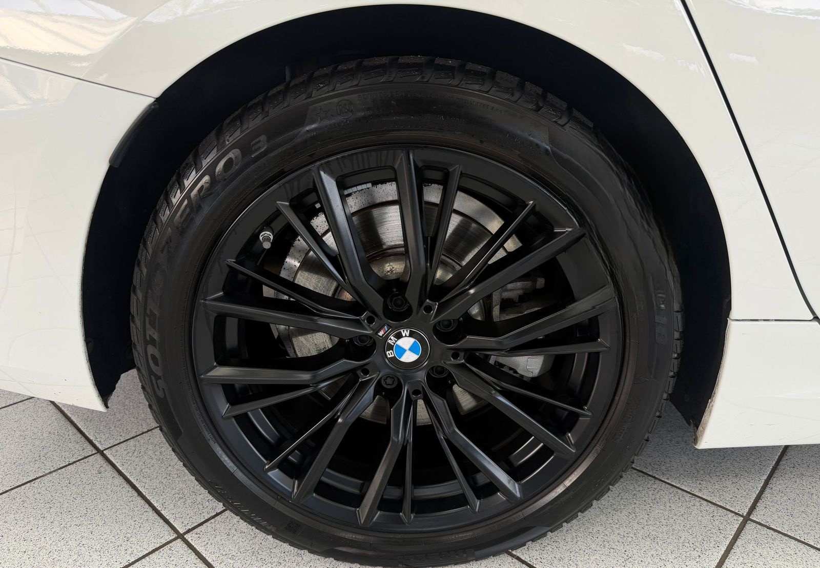 BMW 330 i xDrive Touring M Sport*PANO*HUD*ACC*360° foto 7
