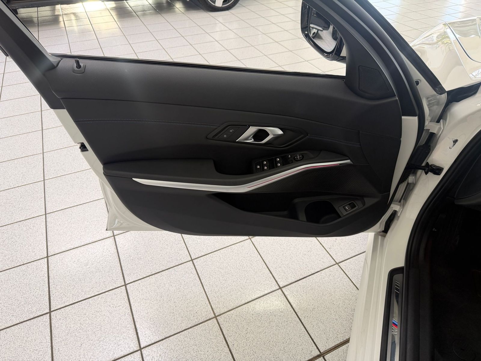 BMW 330 i xDrive Touring M Sport*PANO*HUD*ACC*360° foto 9