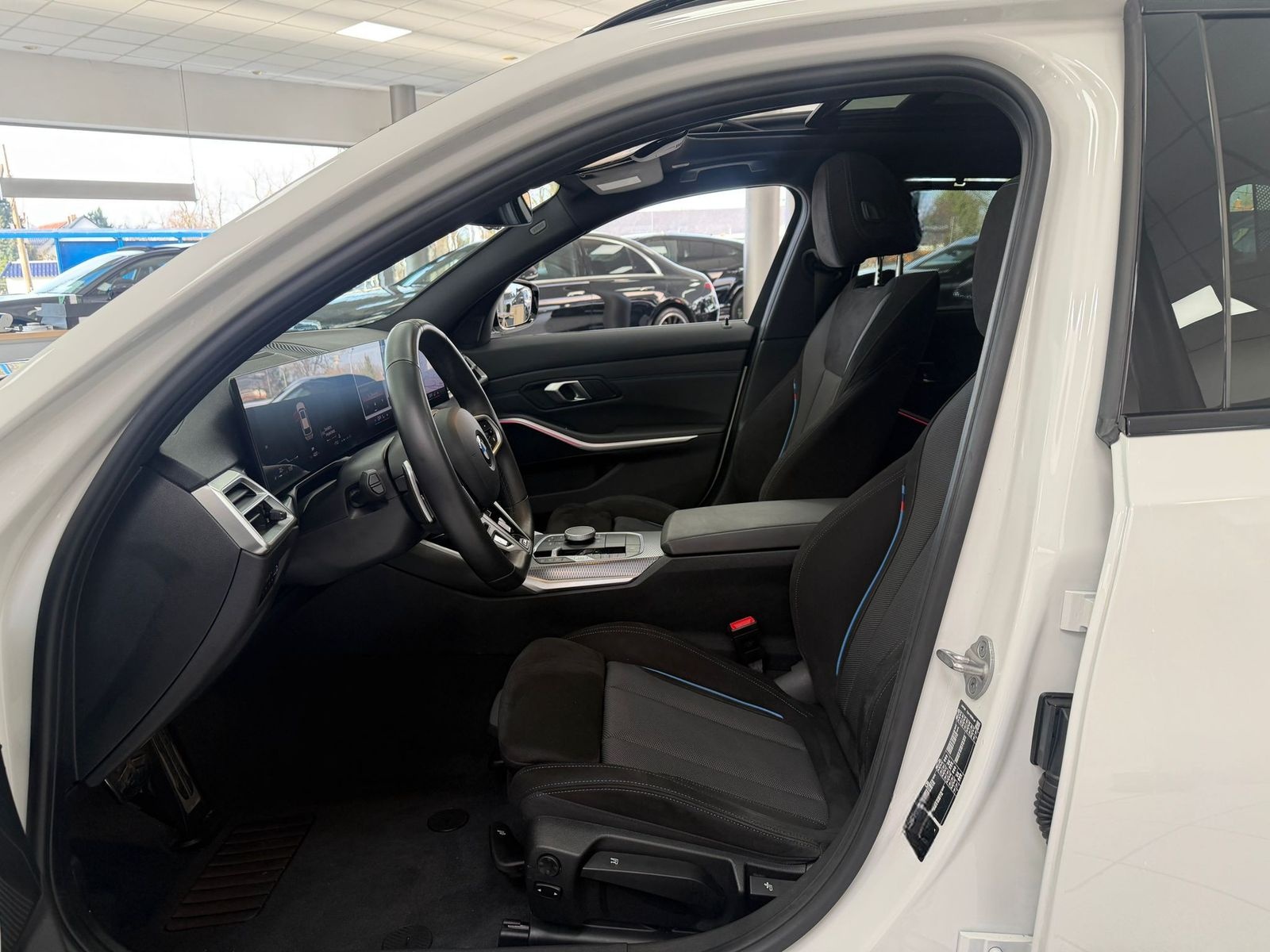 BMW 330 i xDrive Touring M Sport*PANO*HUD*ACC*360° foto 10