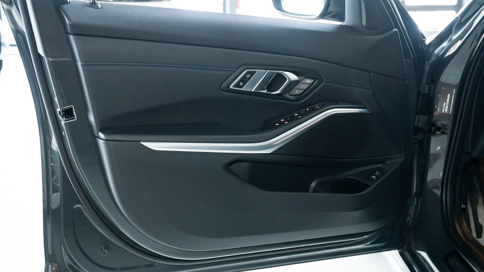 BMW 330d M Sport schwAHK HUD 360°Kam DrivAssisPro foto 16