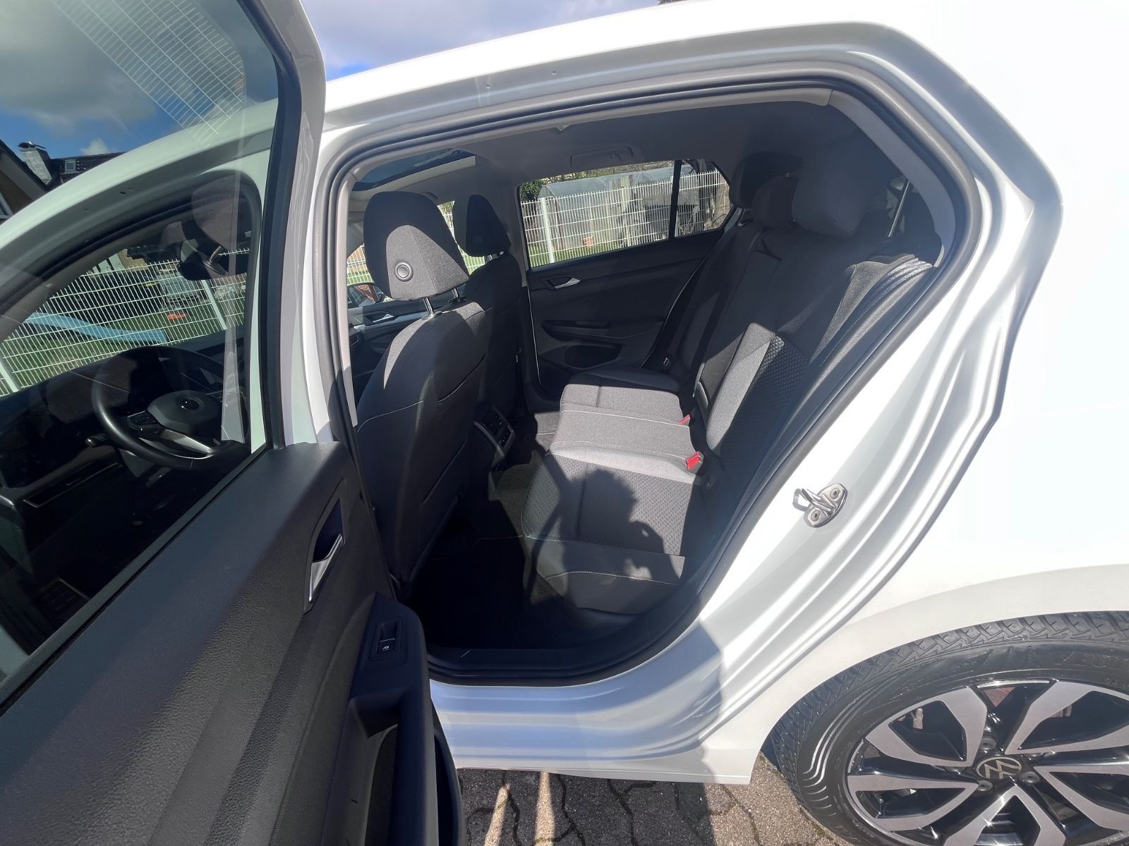 Volkswagen Golf VIII Lim. Active/Pano/elektr.AHK/Metallic foto 17