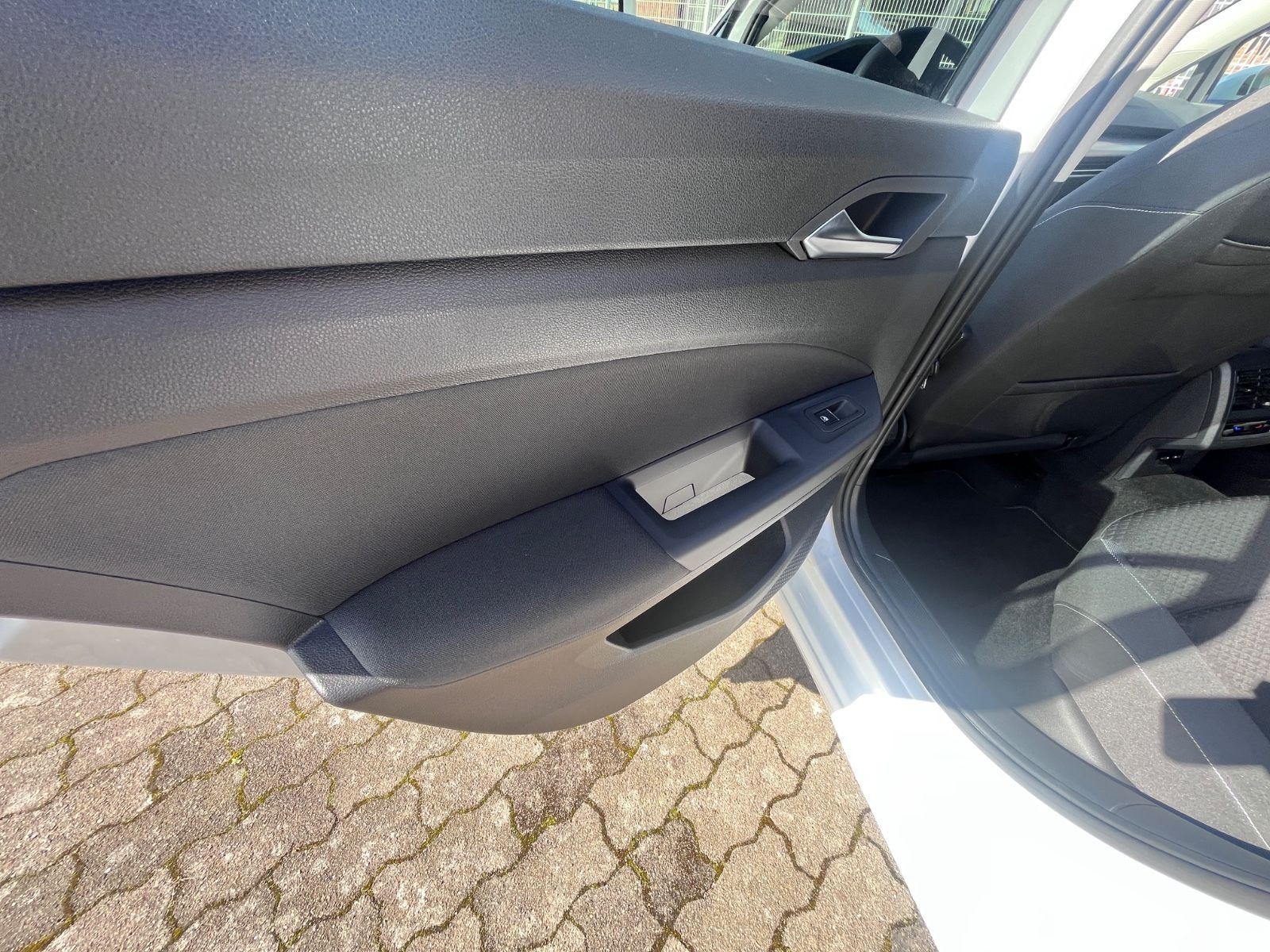 Volkswagen Golf VIII Lim. Active/Pano/elektr.AHK/Metallic foto 18