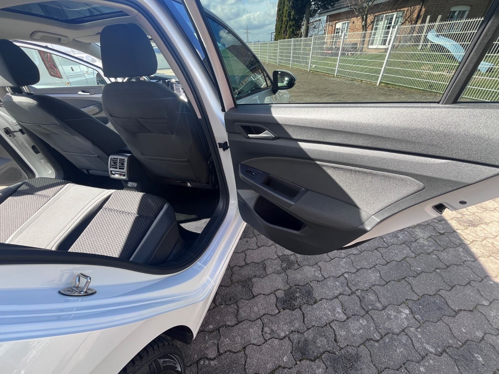 Volkswagen Golf VIII Lim. Active/Pano/elektr.AHK/Metallic foto 21