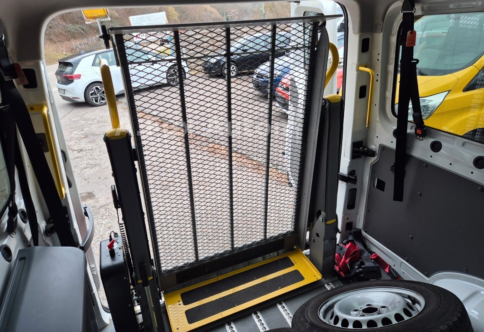 Volkswagen Crafter 35 mittellang 9-Sitzer Rollstuhllift DSG foto 14