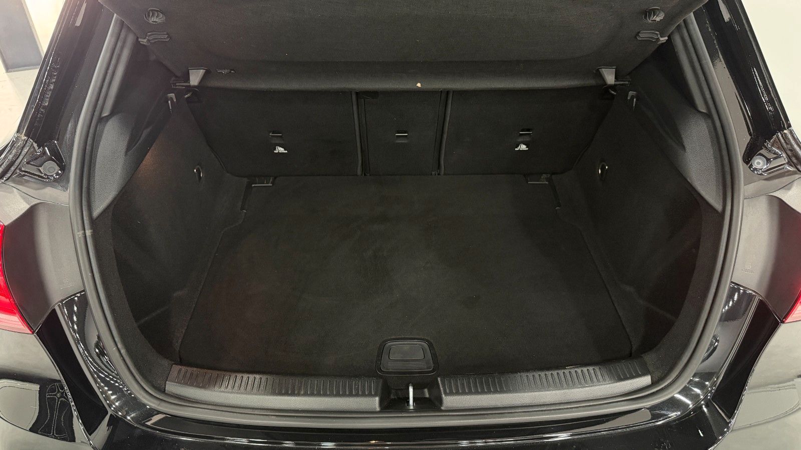 Mercedes-Benz A 250 AMG Line/Burmester/MBUX/RFK/Ambiente/19"LM foto 16