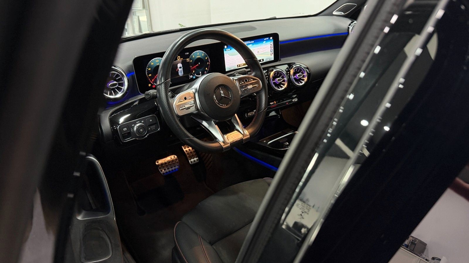 Mercedes-Benz A 250 AMG Line/Burmester/MBUX/RFK/Ambiente/19"LM foto 18