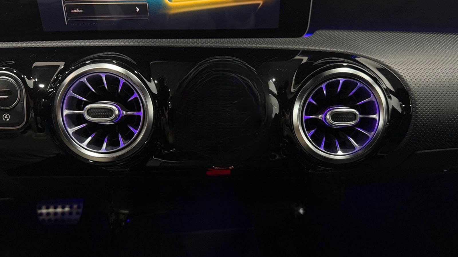 Mercedes-Benz A 250 AMG Line/Burmester/MBUX/RFK/Ambiente/19"LM foto 28