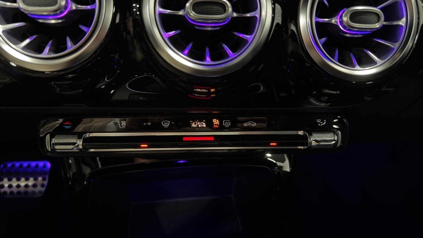 Mercedes-Benz A 250 AMG Line/Burmester/MBUX/RFK/Ambiente/19"LM foto 29