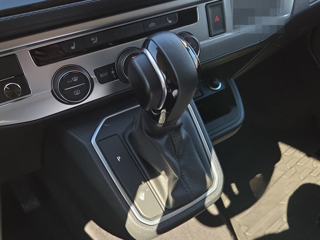 Volkswagen T6 Multivan 4 Sitzer NAVI PDC SHZ STANDH AHK foto 16