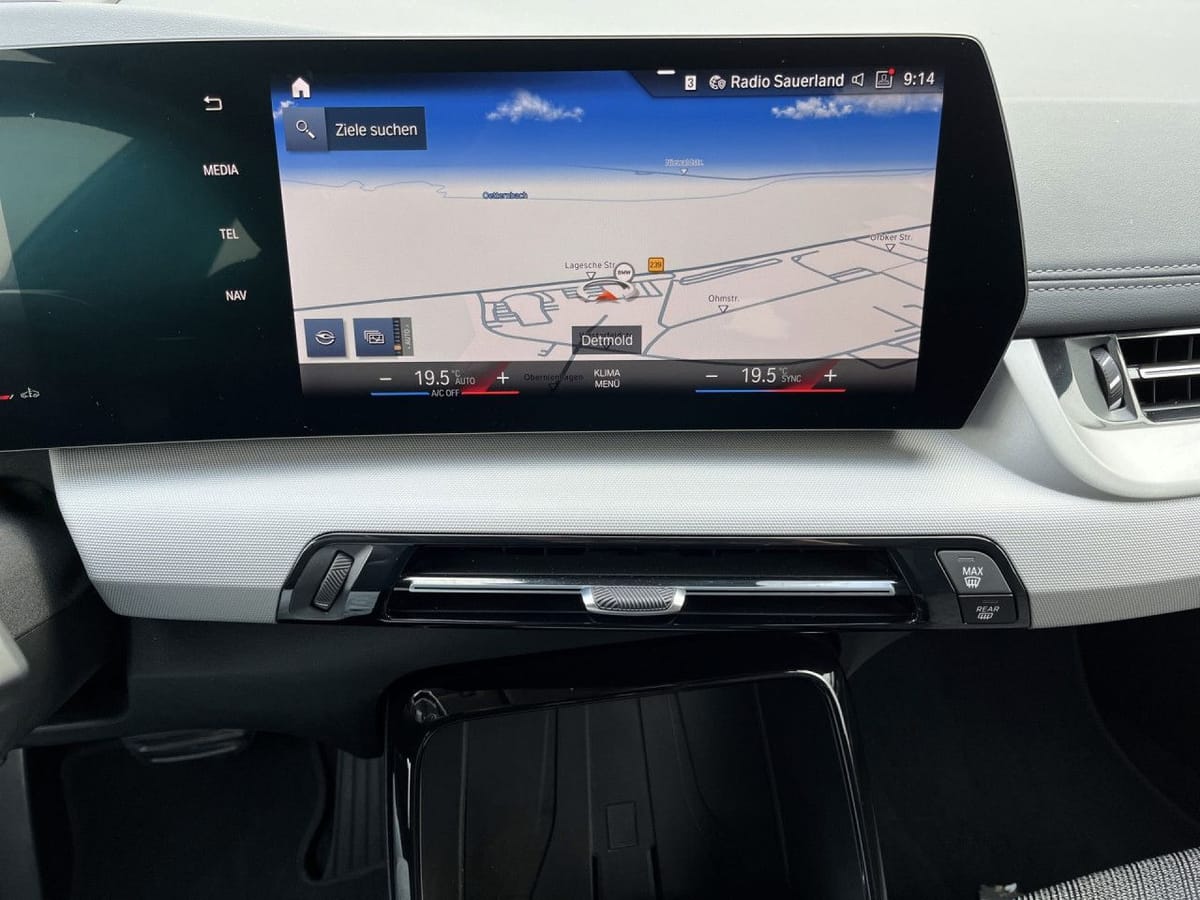 BMW 220i Active Tourer LC-Prof HUD DA+ PA+ AHK adLED foto 9