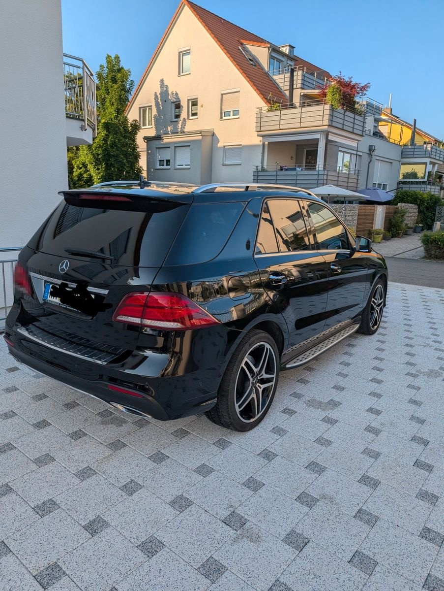 Mercedes-Benz GLE 350 d 4MATIC - foto 2