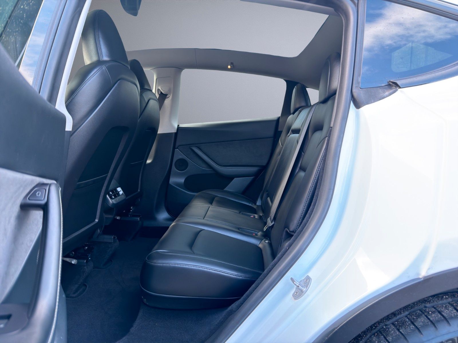 Tesla Model Y Long Range Dual AWD/LED/AMD/Kamera/ foto 10