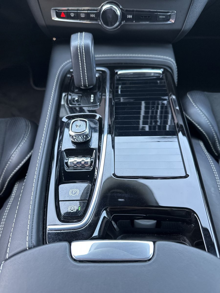Volvo V90 T8 AWD R-Design Hybrid NAV+LED+KAM+H&K+19ZO  foto 13