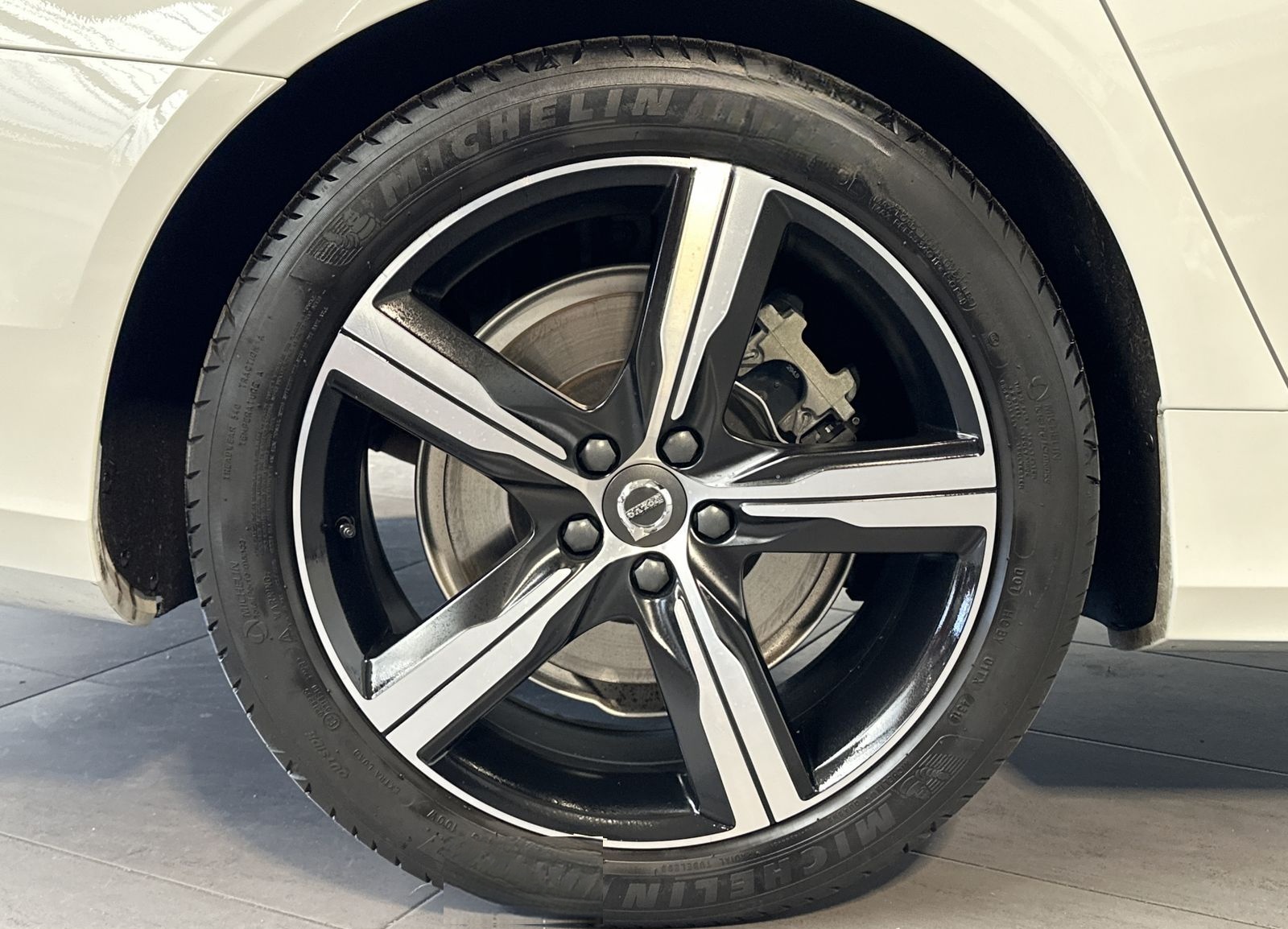 Volvo V90 T8 AWD R-Design Hybrid NAV+LED+KAM+H&K+19ZO  foto 3