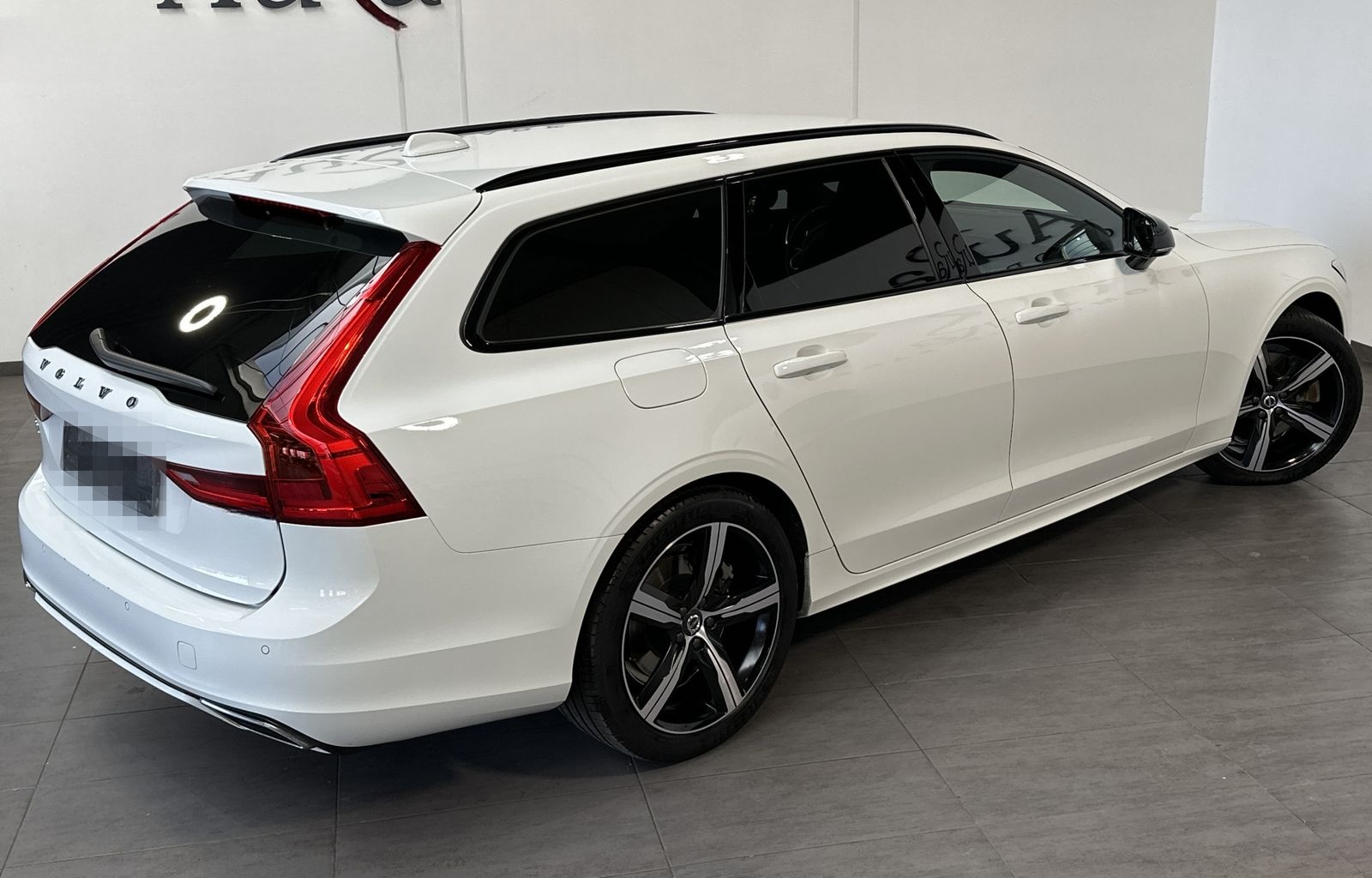 Volvo V90 T8 AWD R-Design Hybrid NAV+LED+KAM+H&K+19ZO  foto 5