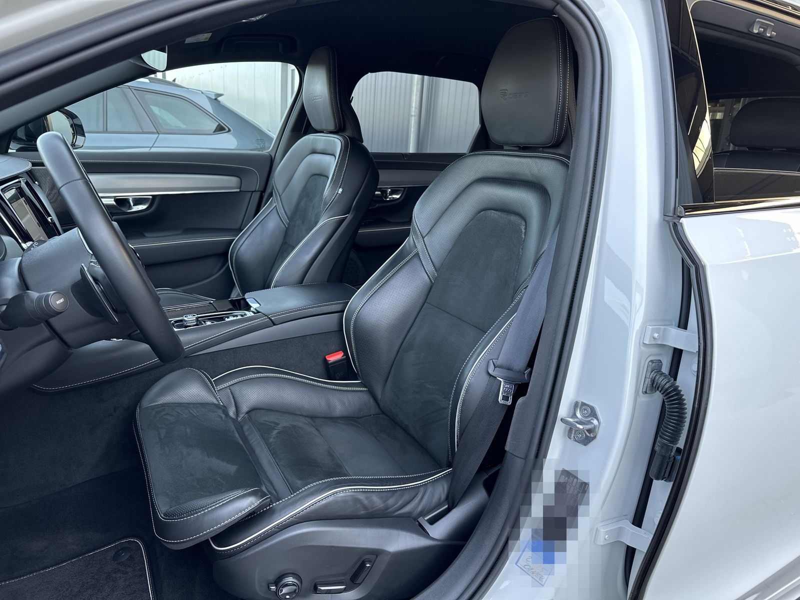 Volvo V90 T8 AWD R-Design Hybrid NAV+LED+KAM+H&K+19ZO  foto 9