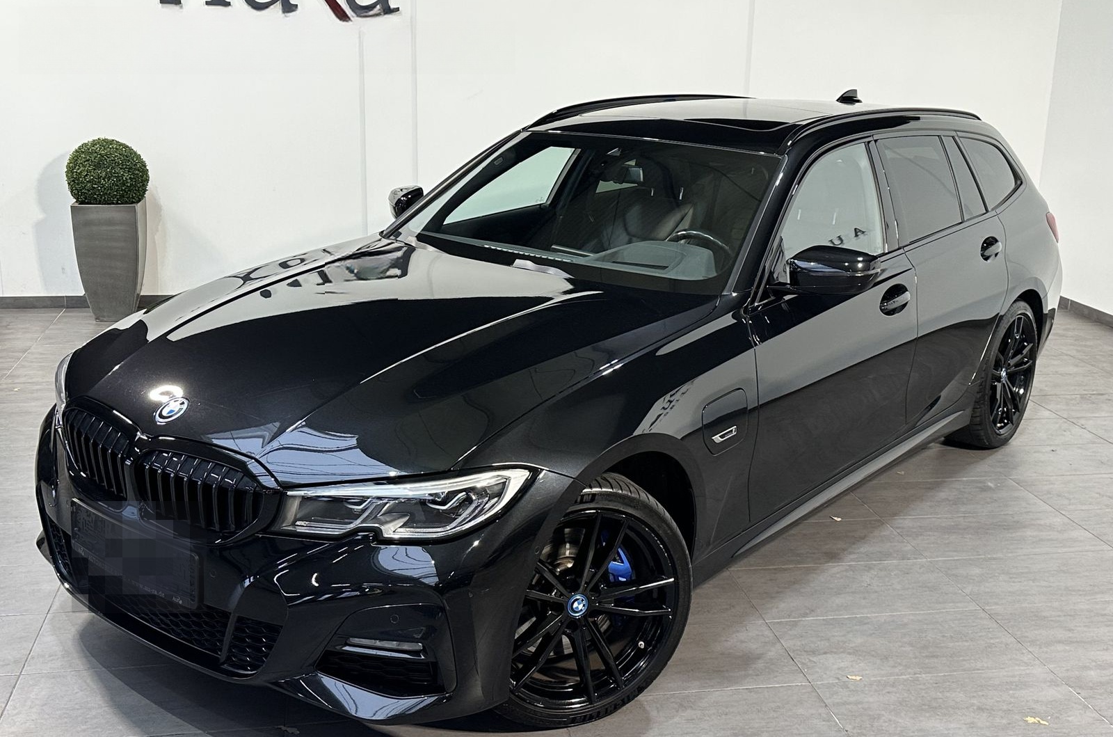 BMW 330e Touring xDrive M-Sport NAV+LASER+PANO+HUD foto 2