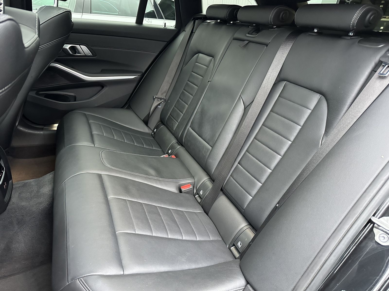 BMW 330e Touring xDrive M-Sport NAV+LASER+PANO+HUD foto 11