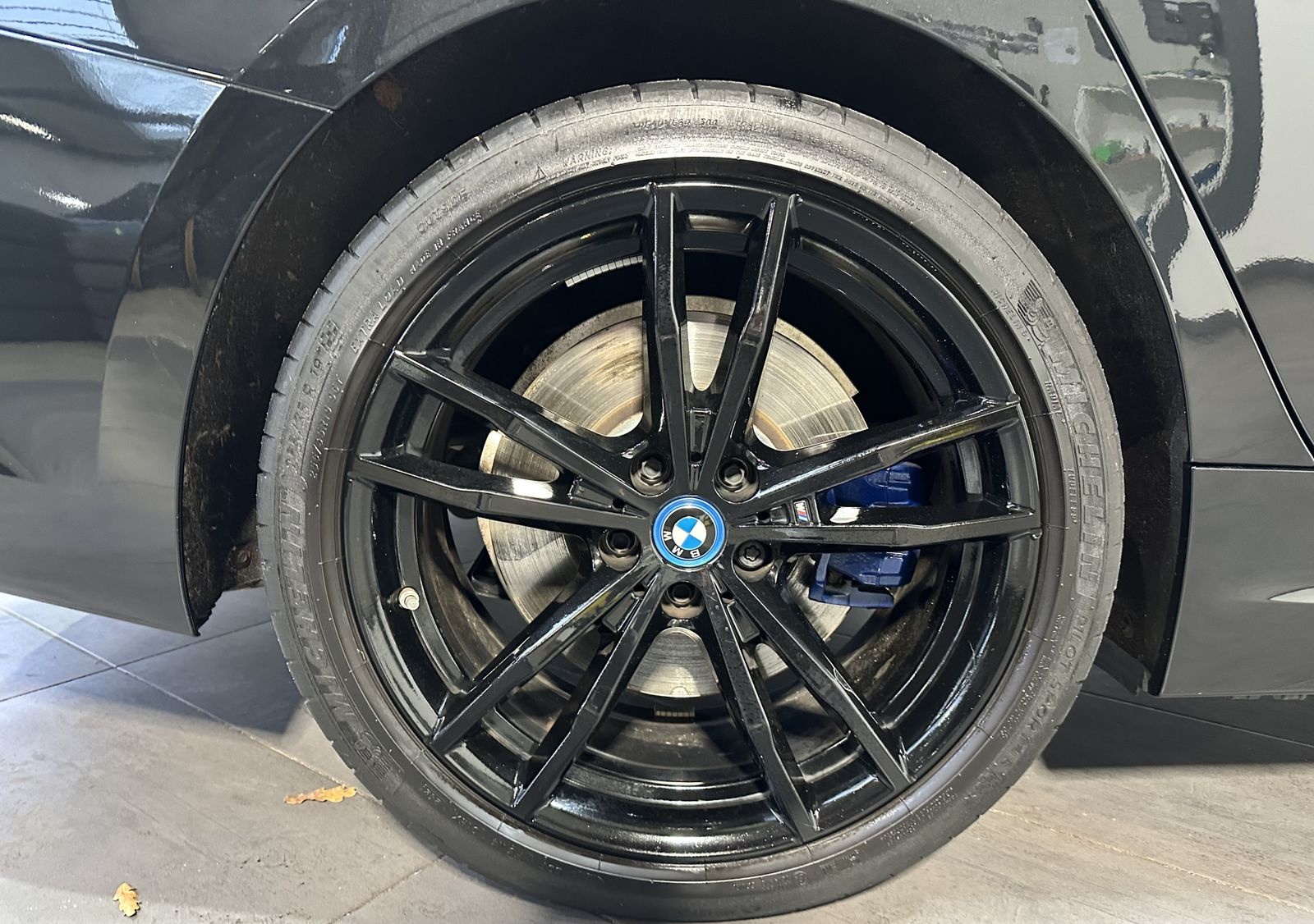 BMW 330e Touring xDrive M-Sport NAV+LASER+PANO+HUD foto 3