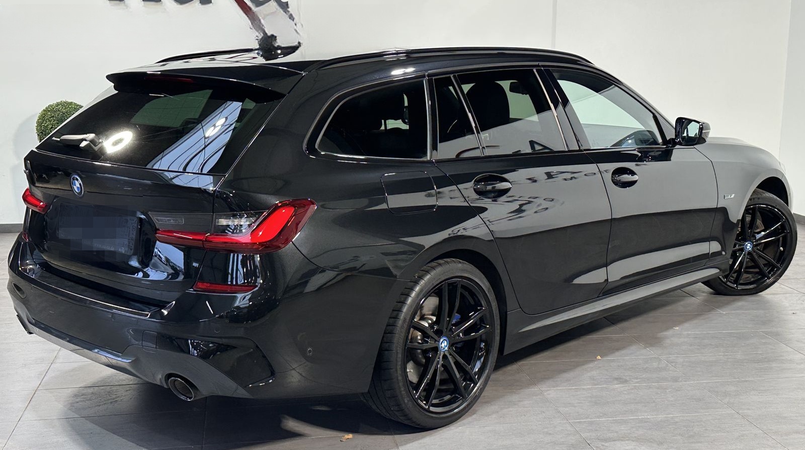 BMW 330e Touring xDrive M-Sport NAV+LASER+PANO+HUD foto 4