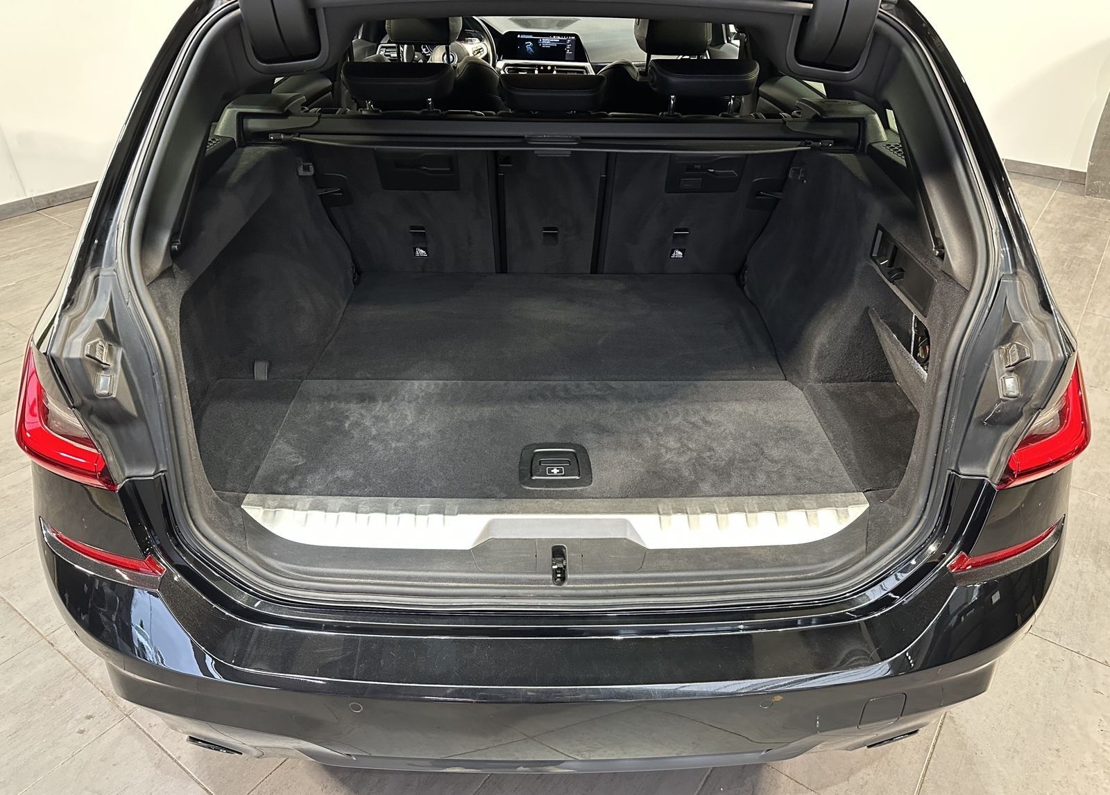 BMW 330e Touring xDrive M-Sport NAV+LASER+PANO+HUD foto 6