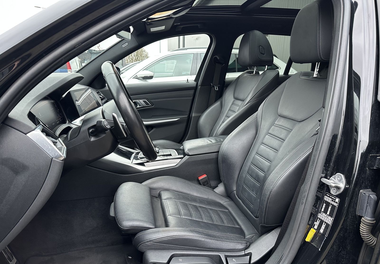 BMW 330e Touring xDrive M-Sport NAV+LASER+PANO+HUD foto 9